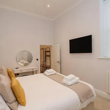 The Salisbury 106 Apartment *